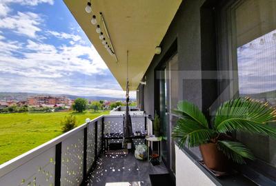Apartament cu 3 camere semidecomandat, mobilat în Exterior Est