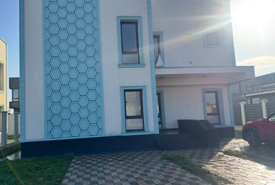 Casă individuală cu 4 camere în Tunari