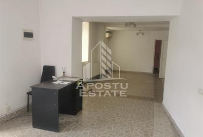 Casa in zona Printul Turcesc ,pretabil și pentru spatiu comercial . - 2