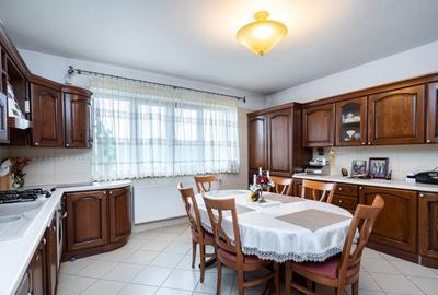 Vila in Damaroaia,aproape de lac,5 dormitoarere cu baie proprie,1000mp teren - 5