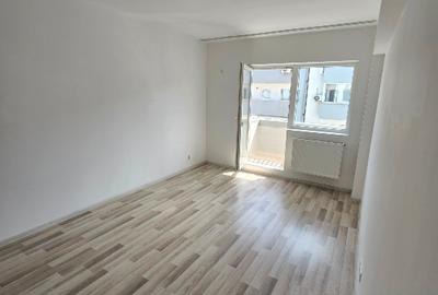 Apartament renovat total decomandat - 2