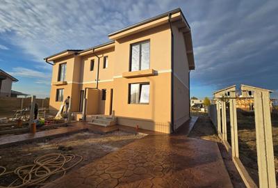 Duplex cu 4 camere în Moșnița Nouă