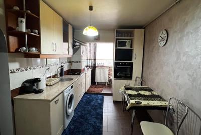 Apartament de vanzare cu 2 camere, zona Km 4-5