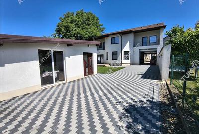 De inchiriat casa ultramoderna cu 4 camere 3 bai si dressing in Sibiu - 31