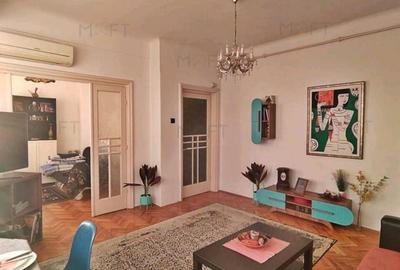 Apartament cu 3 camere semidecomandat, mobilat în Tineretului