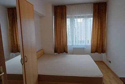 Apartament cu 3 camere semidecomandat în Mărăști