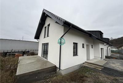 Casa cu 4 camere de vanzare de 130 mp utili, si teren 350 mp, str. Voinicenilor - 1