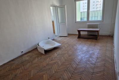Apartament cu 3 camere decomandat în Dristor