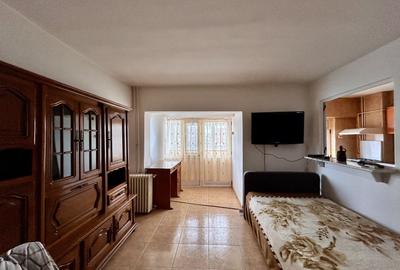 Apartament cu 3 camere decomandat, mobilat în Central