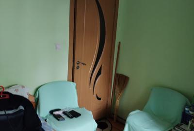 Apartament 3 camere , decomandat, zona Sud (Scoala 1-8), etajul 1/4. - 4