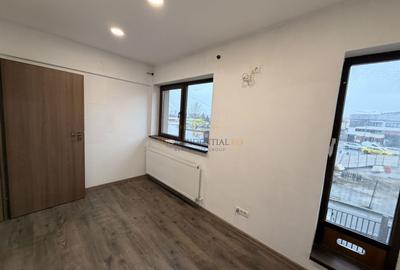 Spatiu comercial, pozitionare excelenta, exact la metrou Aparatorii P - 13