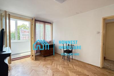 Apartament cu 3 camere semidecomandat, mobilat în P-ța Amzei