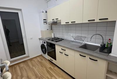 Inchiriez apartament cu 2 camere utilat complet  bloc nou  etaj 1 din 4 - 5