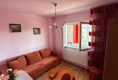 Apartament cu 2 camere decomandat, mobilat în Calea București