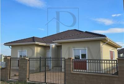 Duplex pe plan - strada asfaltata - zona linistita. - 1