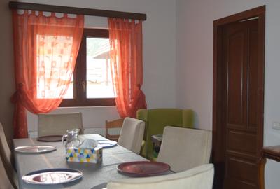 Apartament cu trei camere  in vila  ,Busteni - 1