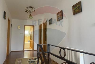 Casă / Vilă cu 5 camere de vânzare în zona Central - 33