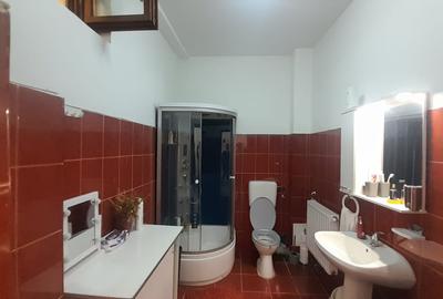 Apartament la casă cu 2 camere, suprafață utilă 64 mp, zona centrală - 12