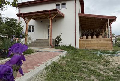 Casă de vânzare în Crevedia Mare – liniște, spațiu și independență energetică - 4