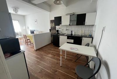Apartament cu 3 camere cu vedere pe Regina Elisabeta / Ultracentral / Risc 1 - 15