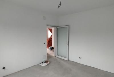 SE VINDE CASA IN CALUGARENI 5 camere, teren 600mp - 12