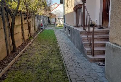 Casa cu etaj, 4 camere, central, acces in curte cu masina - 2