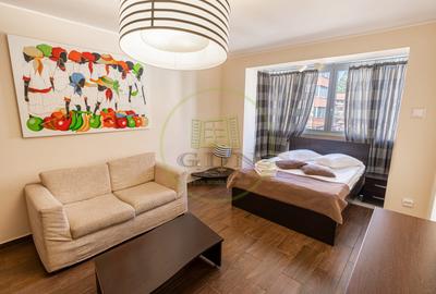 Apartament cu 2 camere semidecomandat, mobilat în Predeal