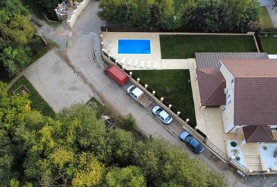 Casă superfinisată, complet mobilată, cu piscină încălzită – 5 camere, 5 băi - 4