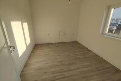 Casa individuala - spatii generoase- zona foarte buna - carport - 16