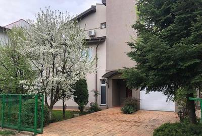 Casă individuală cu 8 camere în Iancu Nicolae