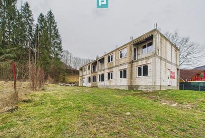 Casă individuală cu 25 camere în Poiana Mărului