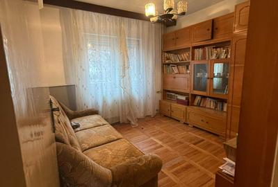 Apartament cu 3 camere semidecomandat în Dâmbovița
