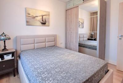 Apartament cu 3 camere semidecomandat, mobilat în Periferie