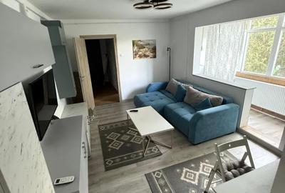 Apartament cu 3 camere semidecomandat, mobilat în Berceni