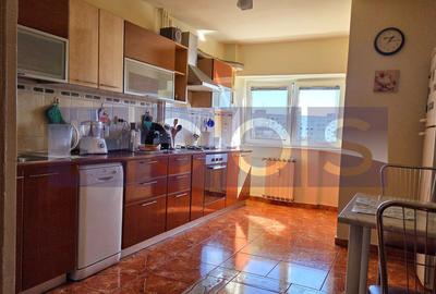 Apartament cu 4 camere decomandat, mobilat în Decebal