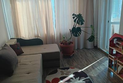 Apartament cu 4 camere semidecomandat în Apărătorii Patriei