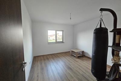 Duplex nou, 5 camere, P+E, cu perete despărțitor dublu, Dumbrăvița, comision 0% - 22