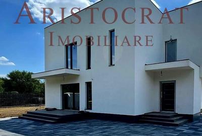 Casă cu 4 camere în Corbeanca