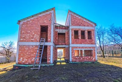 Casa la rosu cu autorizatie valabila in Hemeius - Fantanele - 10
