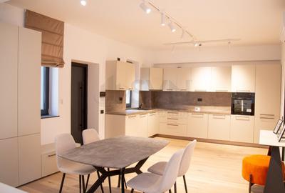 Apartament cu 3 camere semidecomandat, mobilat în Aviației