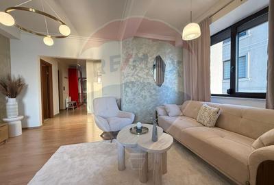 Apartament cu 3 camere decomandat, mobilat în Central