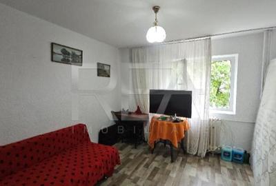 2 camere, etaj 3 - piața aproape - 4