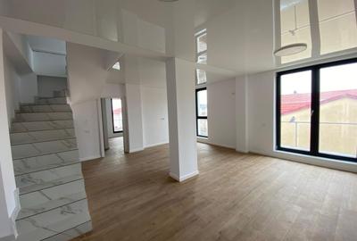 Apartament tip penthouse 4 camere de Vanzare Crangasi - 1