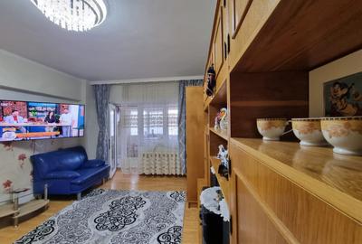 Apartament 3 camere- bloc deosebit- boxă proprietate