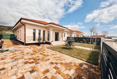 Casa / vila Stefanesti , "La Cheie'' , finisaje + pozitie DEOSEBITA ! - 3