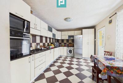 Casă individuală cu 7 camere în Grădiște