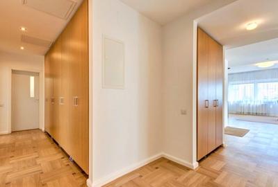 Apartament cu 4 camere decomandat în Primăverii