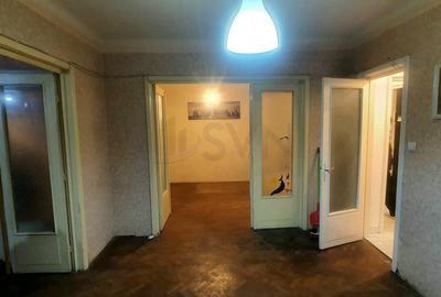 Apartament cu 3 camere decomandat în P-ța Unirii