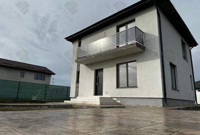 Casă cu 4 camere în Berceni