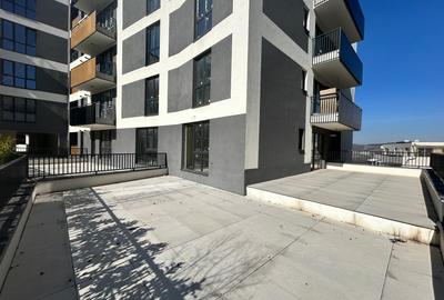 Apartament cu 3 camere semidecomandat în Florești